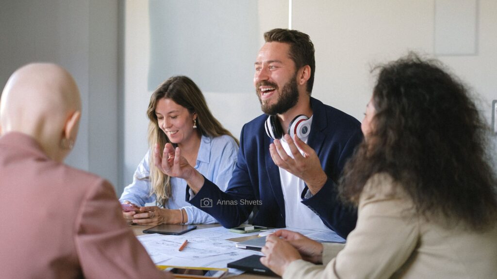 A man is speaking English confidently at a table